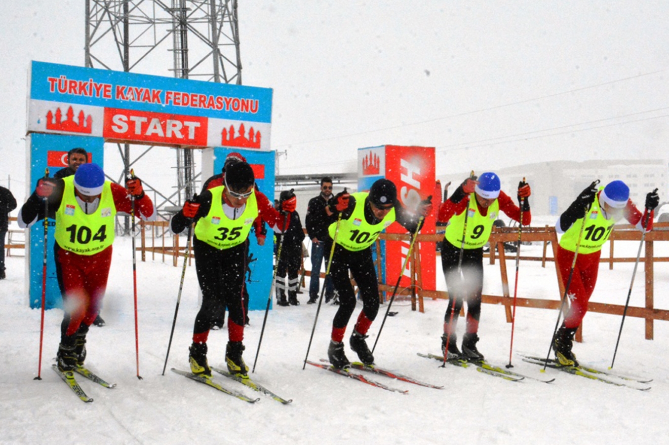 Bitlis’te Valilik Kupası Kayak Yarışları başladı